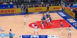 連續(xù)吃癟！克里斯先是籃下被李炎哲大帽&又被李炎哲生斷